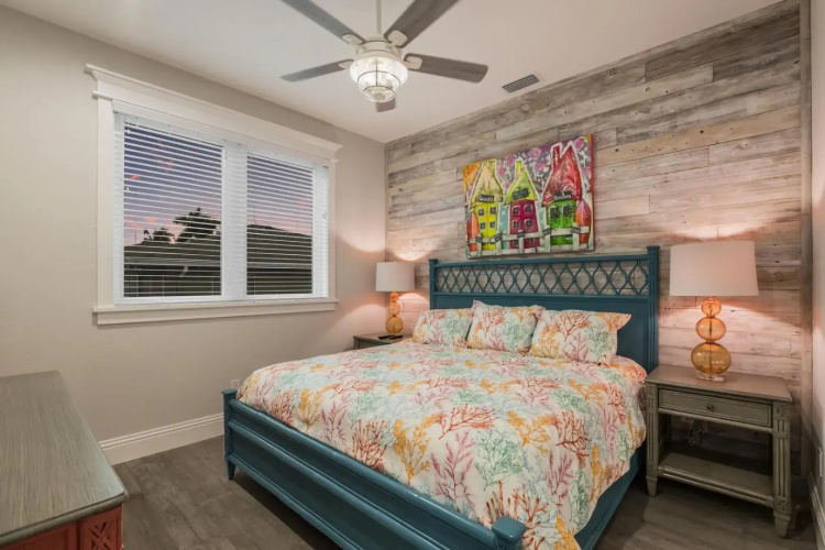 Snook Lookout - 211 Oak Ave