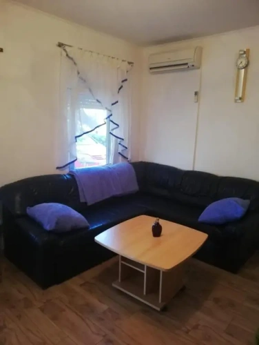 Apartment with garden view
