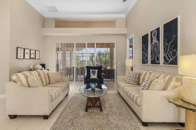 Waterfront Villa Ocean Drive ID1431