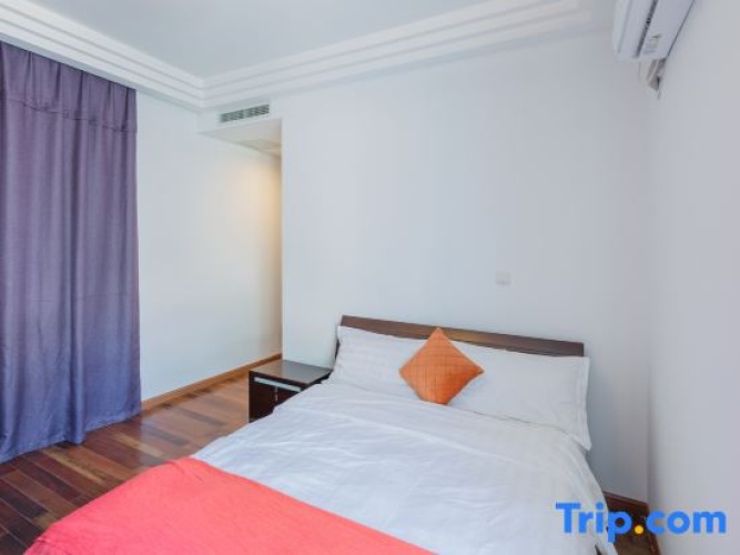 6 Bedrooms Villa