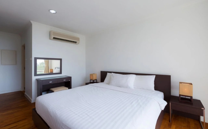 Baan Sanpleon Beachfront Condominium