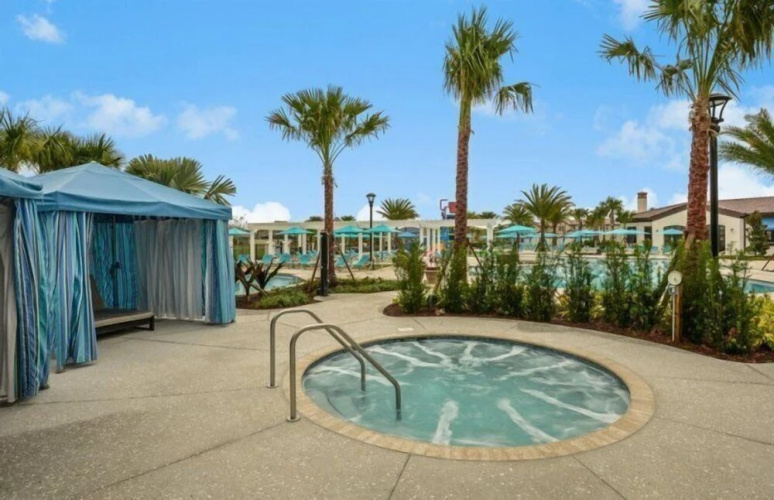 Beautiful 6 bedroom 4.5 Bathroom Pool Home in Windsor at Westside