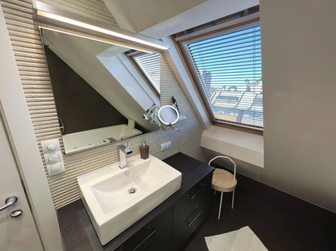Unique Luxurious Jacuzzi PENTHOUSE DUPLEX in City Center! 2 BATHS! FREE PARKING!
