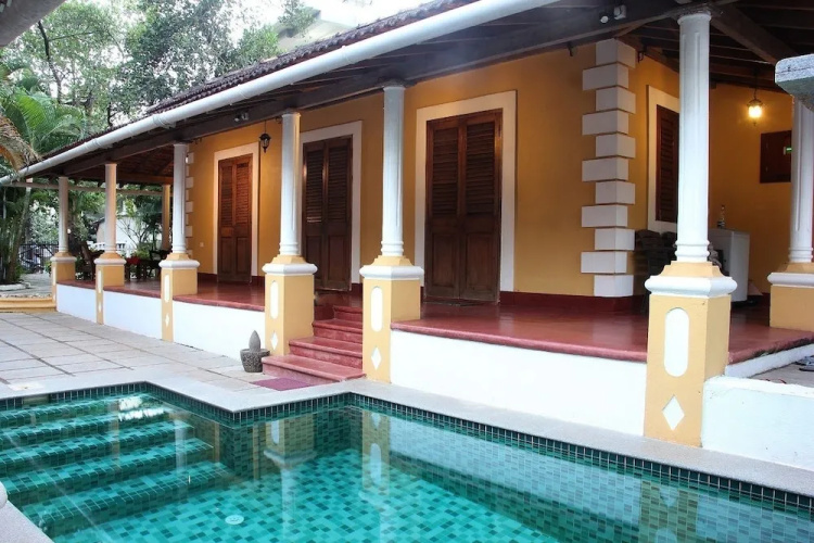 5am Somewhere - Villa Pinhero