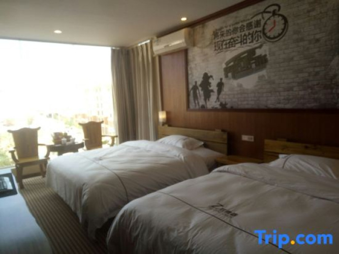 Qujing Youth Network Hotel