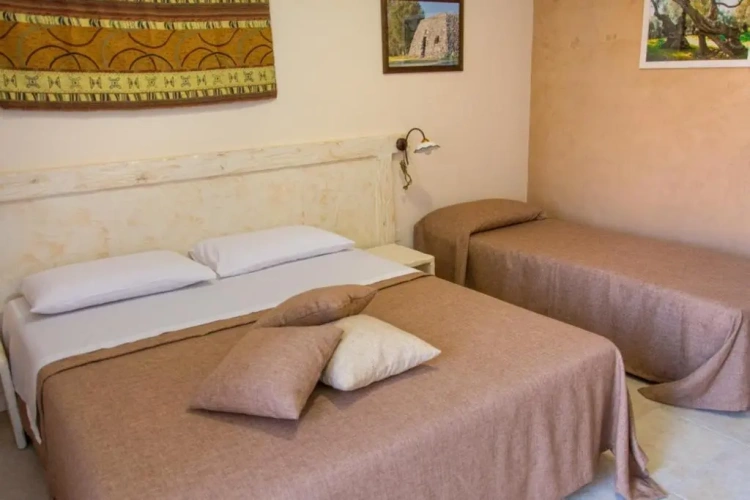 Standard Triple room