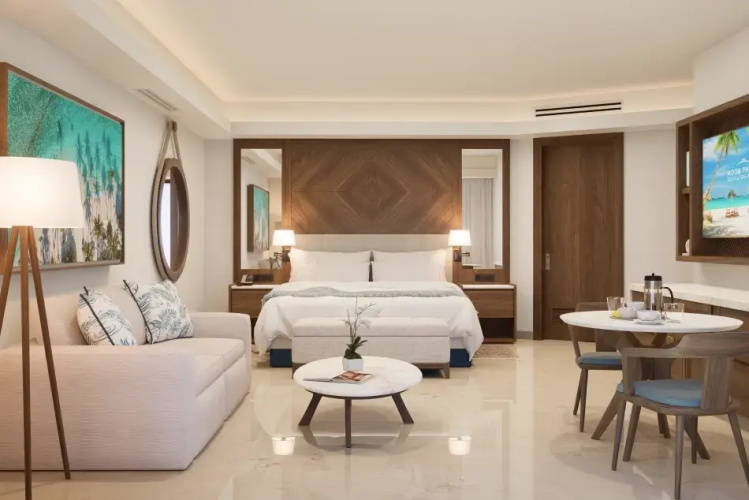 Presidential Sextuple Suite with golf view