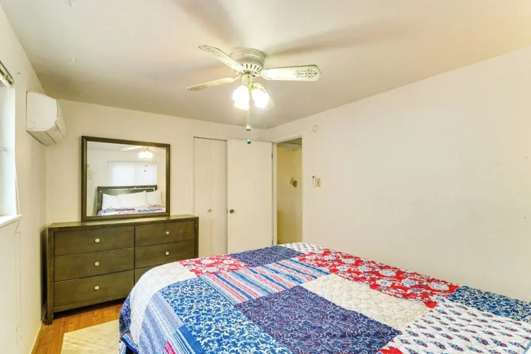 Pets Welcome: Hot Tub Haven in Albuquerque!