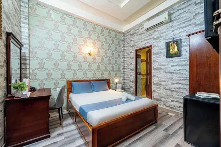 Standard Double room with city view