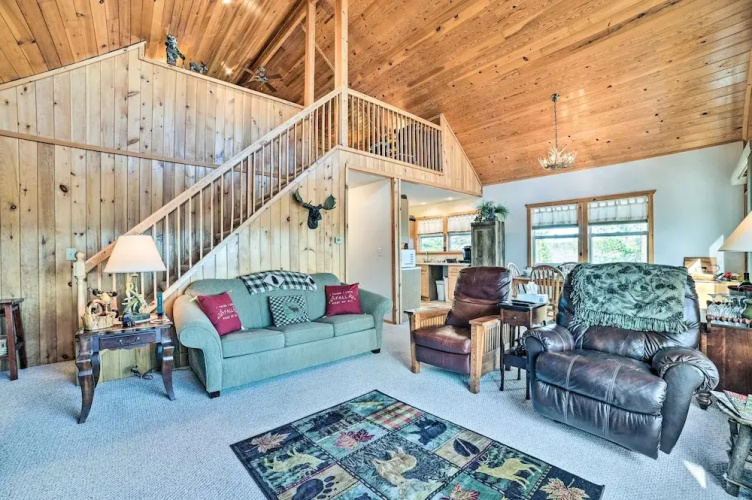 Secluded Lost Lake Cottage w/ Spacious Loft!