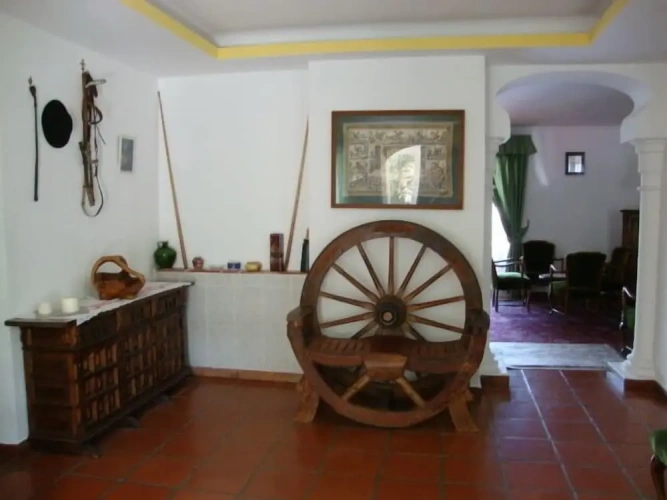 4 Bedrooms Cottage