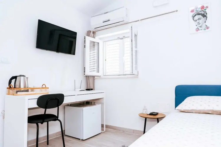 Serious Job Room