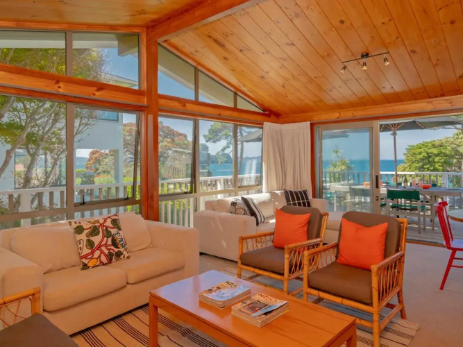 Beachfront Views - Hahei Holiday Home