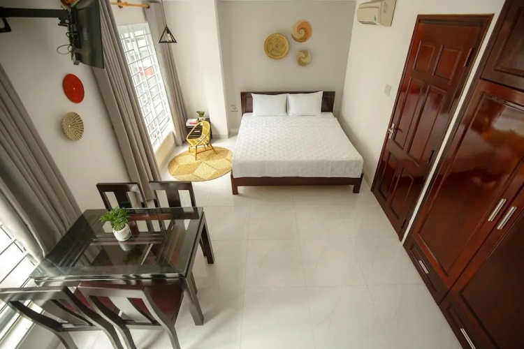 Livin Hub Hostel  Apartment