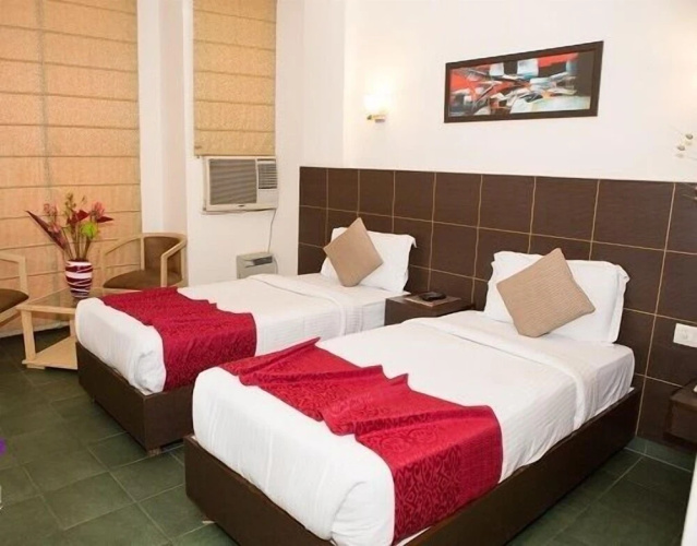 Hotel Crest Inn