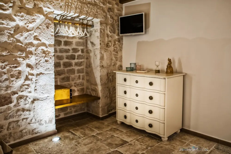 Beatrice Rooms