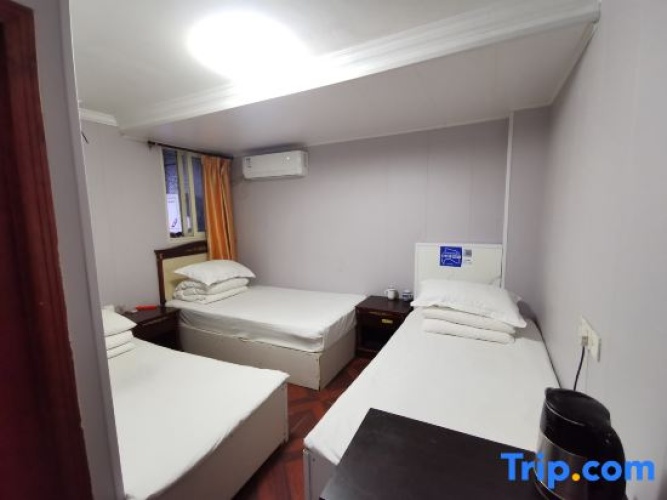 Economy Triple room