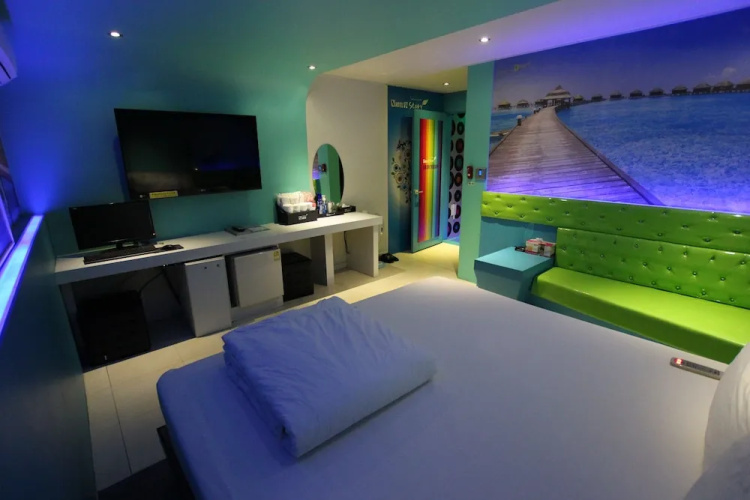 V1 Hotel