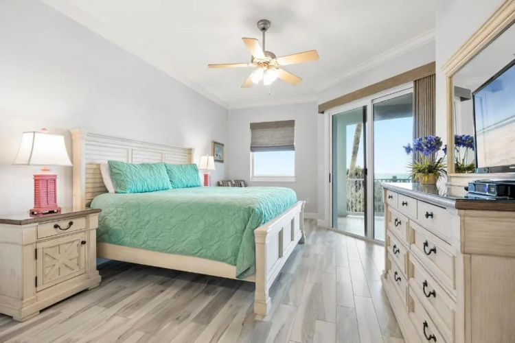 824 Cinnamon Beach, 3 Bedroom, Sleeps 8, Ocean Front, 2 Pools, Elevator