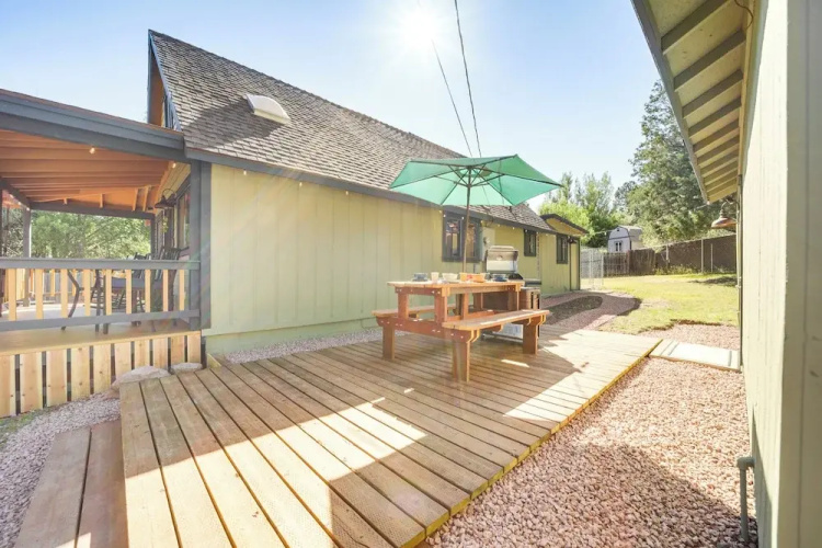 Family Cabin in Pine w/ Deck: Pets Welcome!