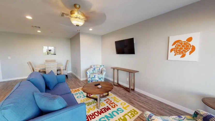 AH-J137 Newly Remodeled First Floor Condo, Shared Pool & Hot Tub