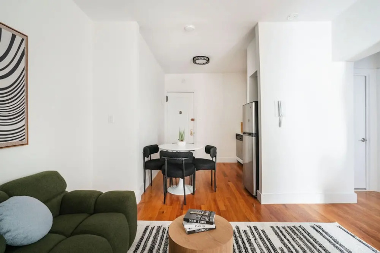 444-4e Contemporary 2BR in Hell s Kitchen