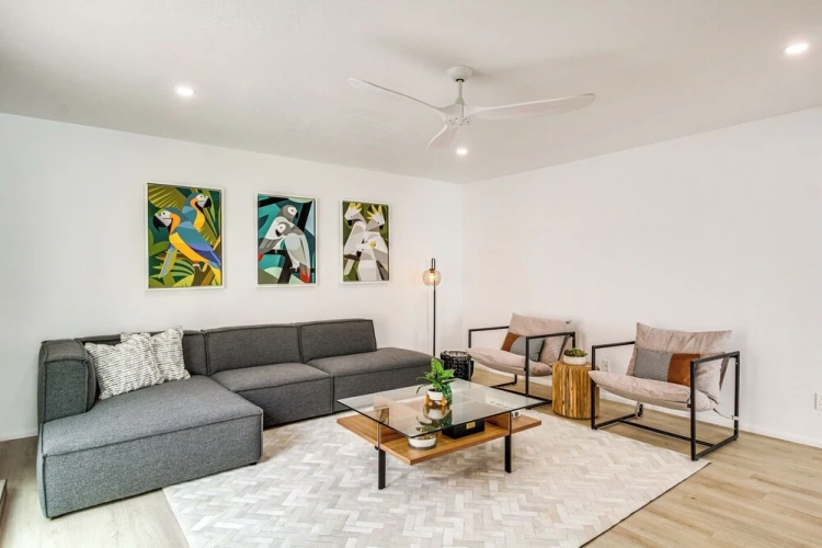 2 Bedrooms Apartment