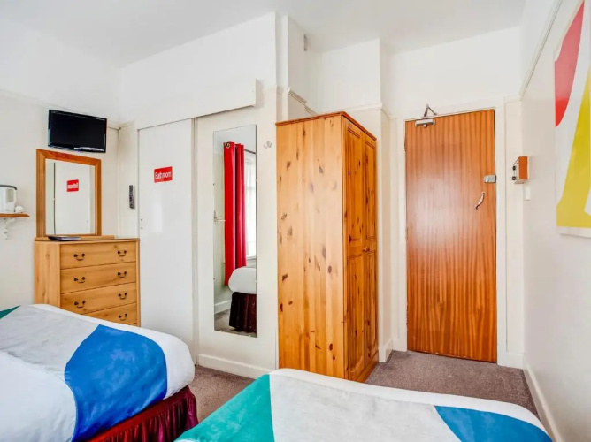 OYO Godolphin Arms Hotel