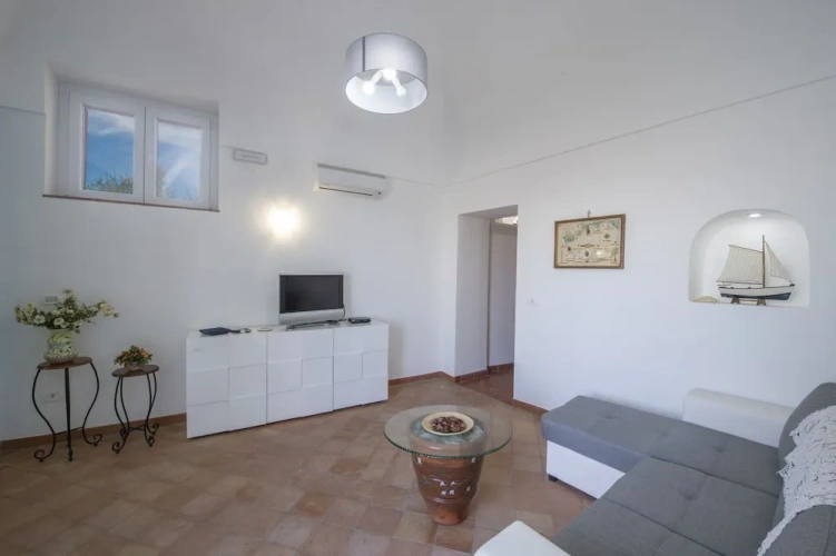 2 Bedrooms Villa