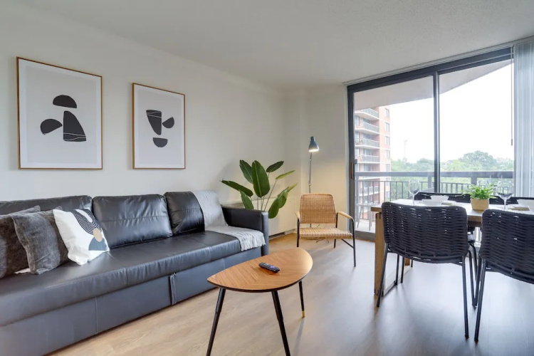 Modern & Charming Apt With Rooftop