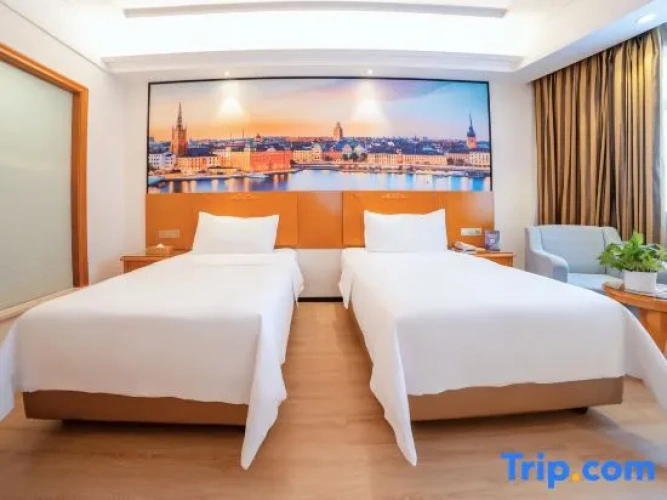 Standard Double room with street view