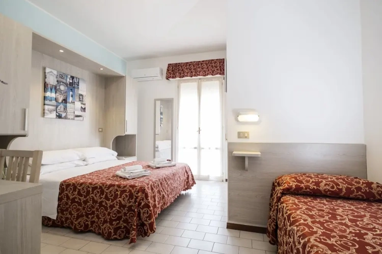Standard Triple room with balcony