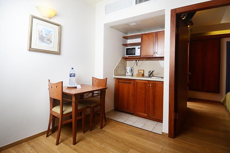 Suite with city view