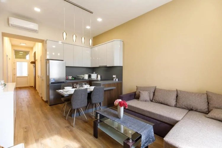 2 Bedrooms Apartment