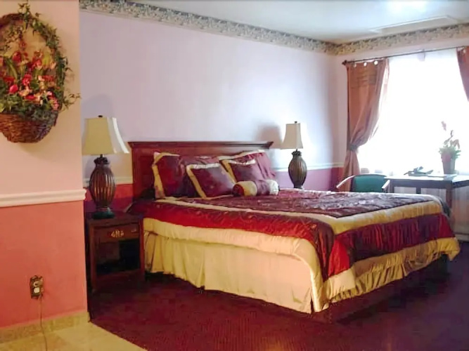 Monterey Pines Inn