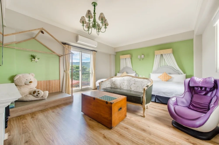 Standard Quadruple Family room with balcony