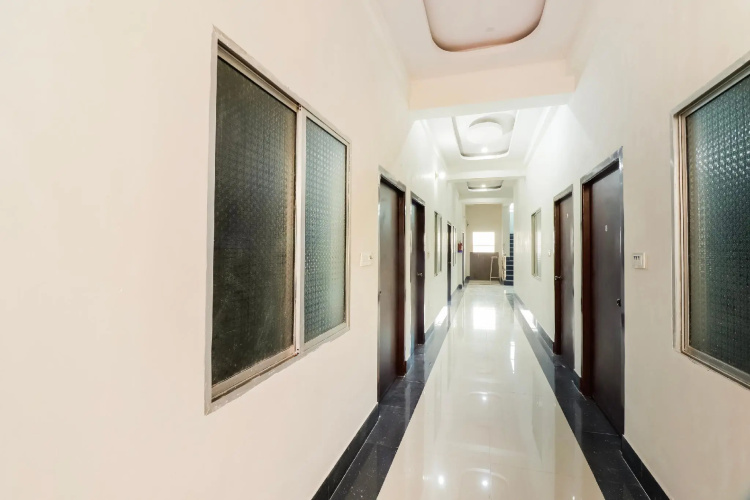 OYO 69115 Subham Residency