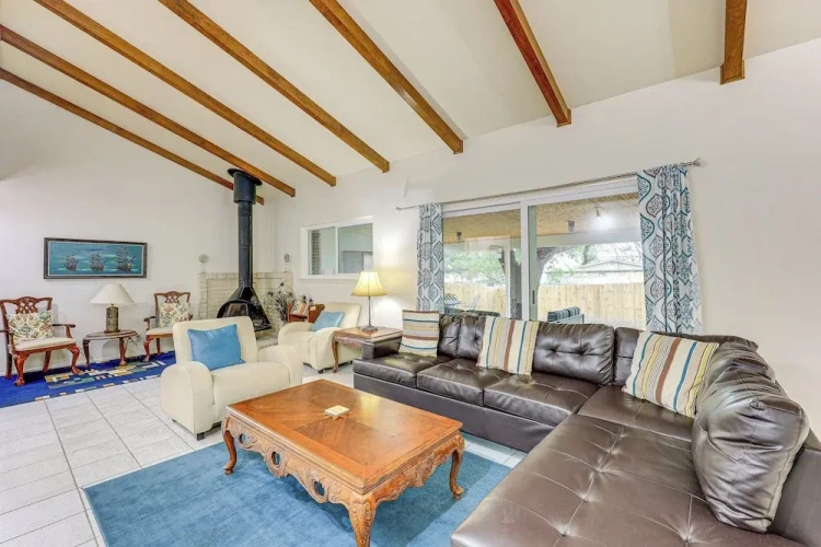 4 Bedrooms Cottage