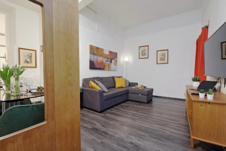 Urbana Apartment