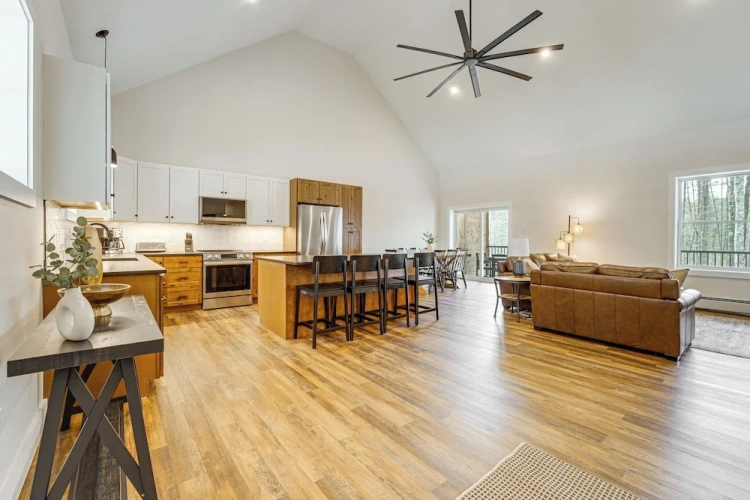 4 Bedrooms Apartment