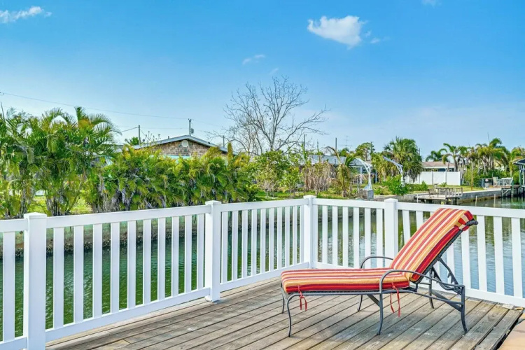 1 Mi to Hudson Beach: Waterfront Apt w/ Dock