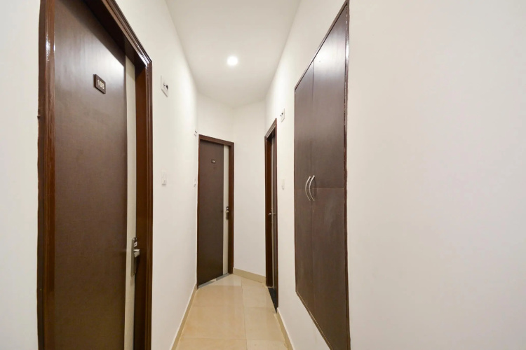 OYO 65425 Hotel Red Hut