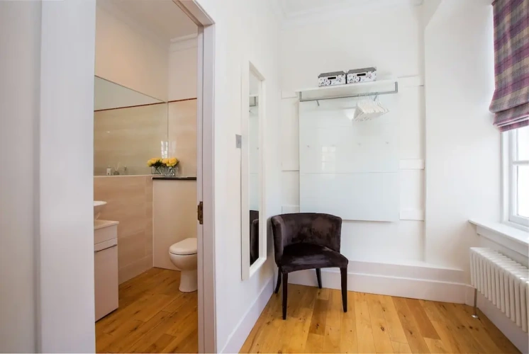 4 Bedrooms Apartment