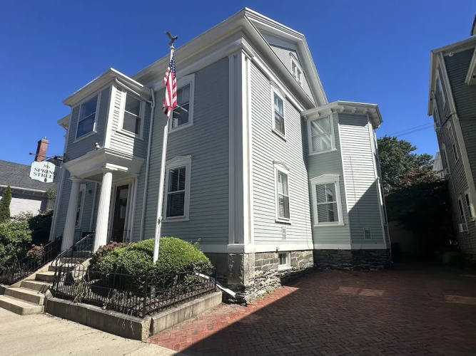 Unique Loft With Rooftop Deck In Downtown Newport - Unit 3 Home - Newport, RI
