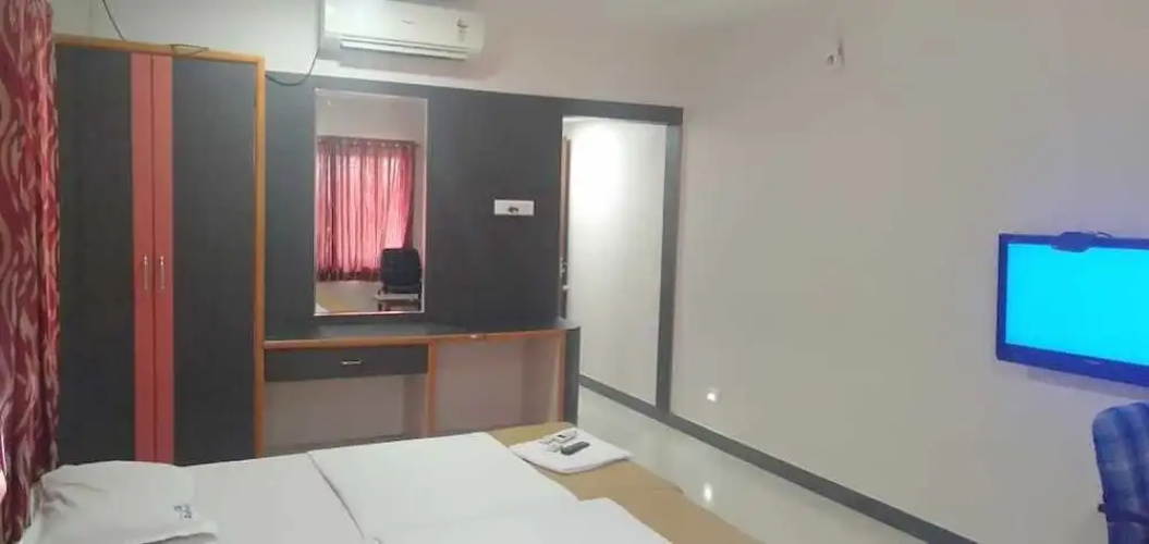 iROOMZ Hotel Ashoka