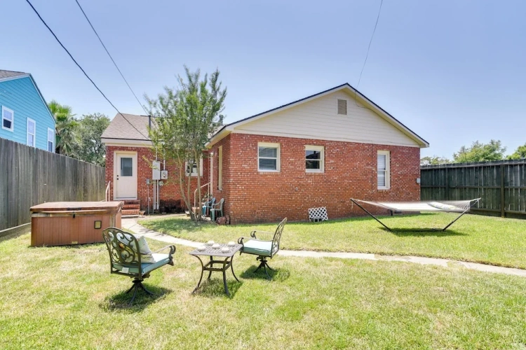 4 Bedrooms Cottage