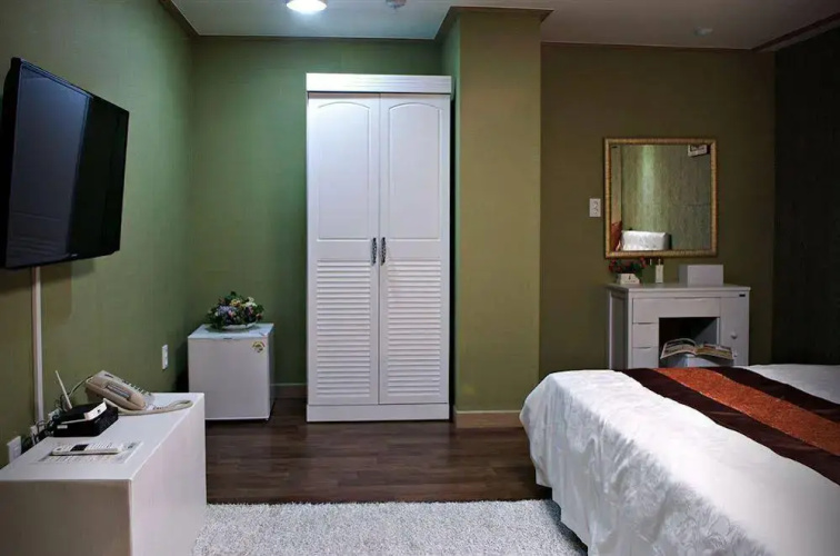 Orange Hotel
