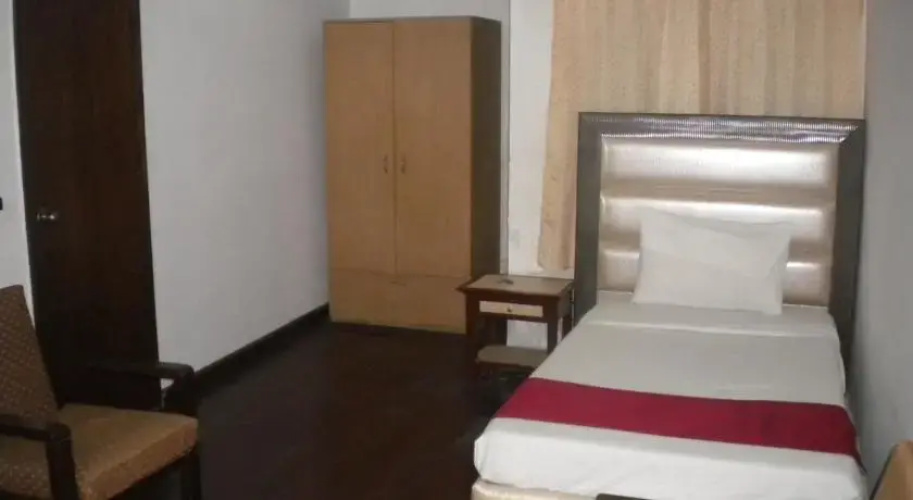 Star Woods Inn