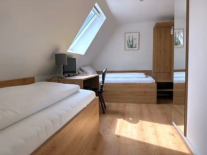 Standard Triple room