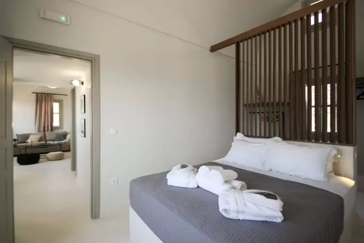 Airy suites santorini